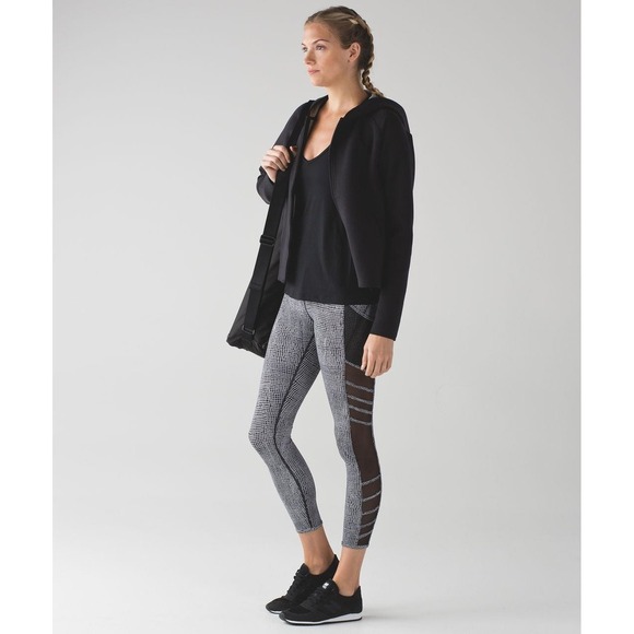 Lululemon Wild And Free Tight Fall Net White Black Athletic Size 6 Mesh Pockets